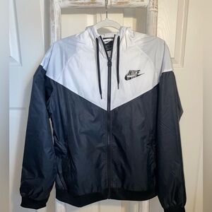 NWOT Nike Black and White Hooded windbreaker